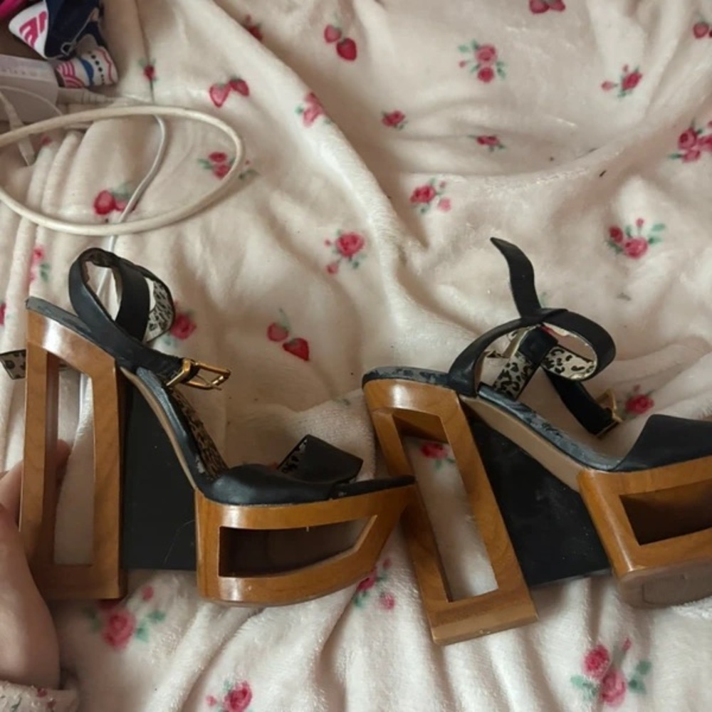 Chic Black and Tan Platform Heels